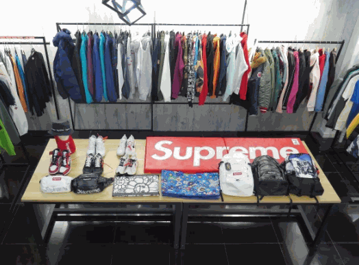 supreme服饰