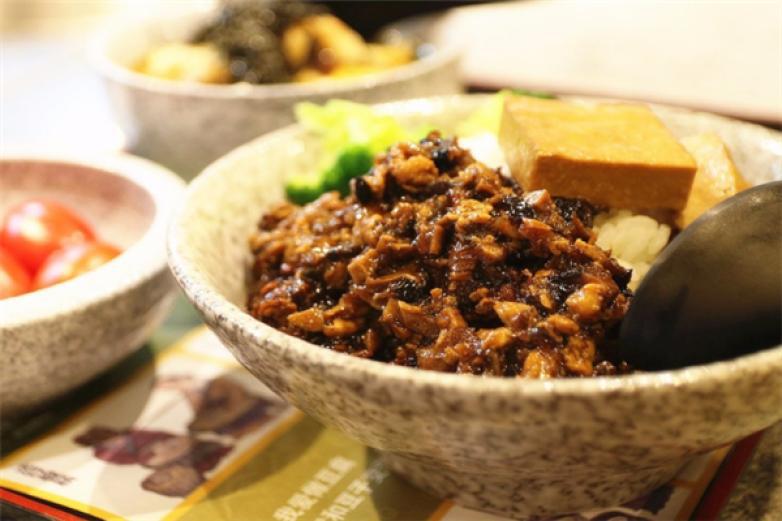 巴一碗豆花拌饭