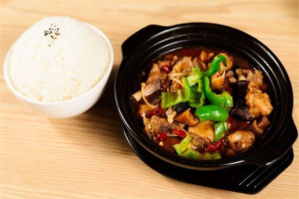 煲仔饭黄焖鸡