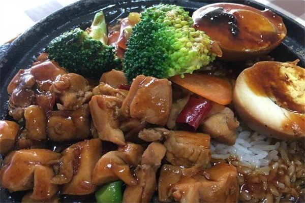 煲仔饭黄焖鸡