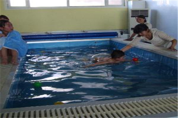 熊猫baby泳疗中心