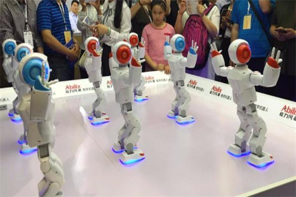 新创客机器人教育