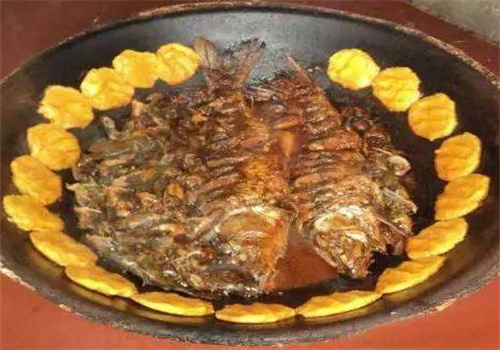 桃园村铁锅炖鱼