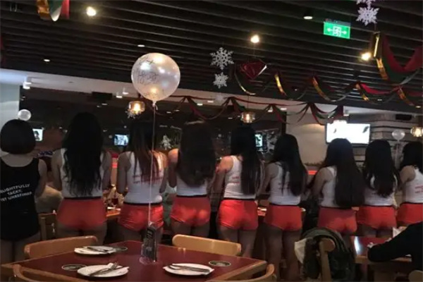 hooters猫头鹰餐厅