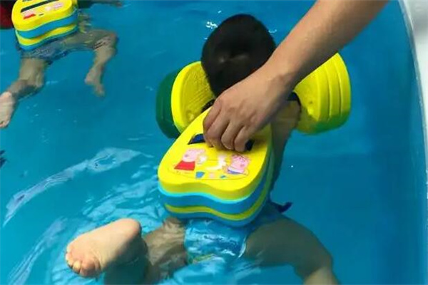 诺宝儿婴儿游泳加盟